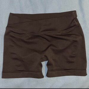 Women’s brown espresso Low-Waist Dfyne Inspired Active Gym Shorts medium
